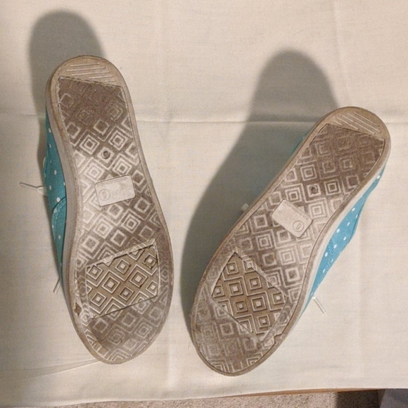 4 for $10 // Teal polka dot shoes - Picture 4 of 4